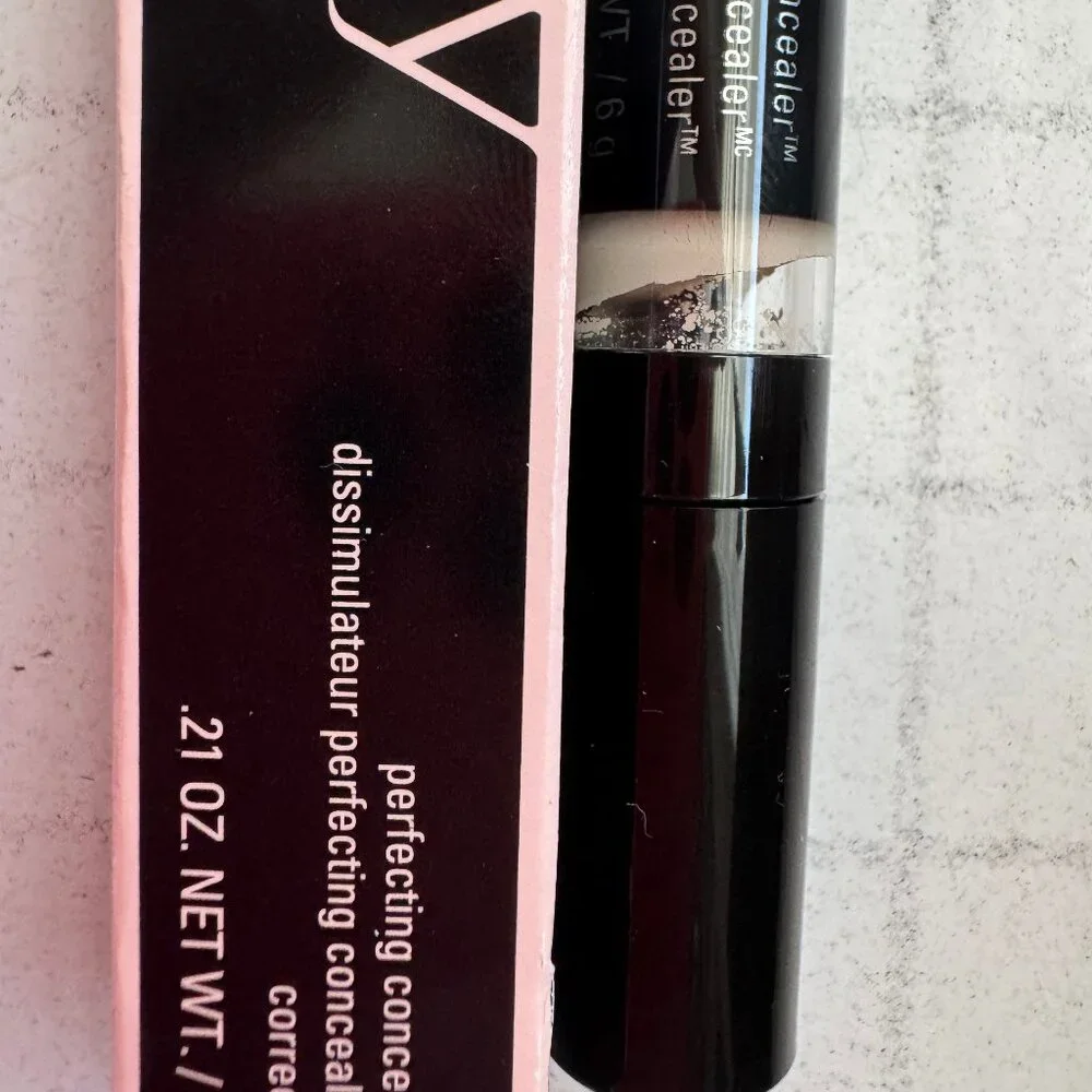 Mary Kay Perfecting Concealer Light Ivory